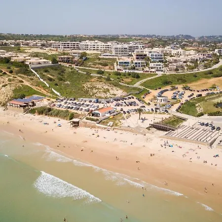 Local Living 93 By Destination Algarve * Lagos